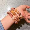 Pulsera básica de flor de goma roja natural de aproximadamente 12 mm