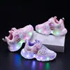 Novos Sapatos Moda Primavera e Outono 2025 Tênis Esportivos para Bebê com Luzes Sapatos de Princesa para Crianças Pequenas e Médias Sapatos Luminous de LED para Meninas
