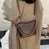 Patrón de tejido retro, minimalista y sofisticado, un bolso tipo cubo lujoso y elegante para mujer, nueva colección otoño 2026, un diseño de nicho para llevar al hombro, en la mano o cruzado