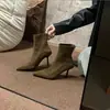 Botas elásticas de tacón de aguja de gamuza con punta fina estilo coreano Chuyuji para mujer, botines cortos versátiles de corte ajustado, cómodas botas estilo Martin con un aspecto elegante