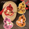 2026 Año Nuevo Año del Caballo Etiquetas Colgantes Personalizadas con Forma de Calabaza Tarjetas de Bendición Especiales de Año Nuevo Tarjetas Decorativas de Recuerdo Diseño e Impresión