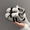 Sapatos de menina, tênis de treino alemães para crianças, novo modelo de outono 2026, extremamente estilosos, sapatilhas casuais para meninas mais velhas