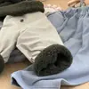 Chaqueta de Invierno para Niños y Niñas Coreanos 2026 Otoño e Invierno Engrosada Nuevo Estilo Bebés Pequeños y Medianos Tops de Moda Elegantes Frescos Atractivos