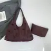 2025 Bolsa de Axila Petal Casual Camurça Fosca Grande Capacidade Retrô Bolsa de Ombro Tote Versátil Novo Estilo Vazado
