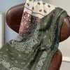 Pañuelo pequeño cuadrado de algodón y lino con estampado paisley en blanco y negro para mujer, adecuado para primavera, otoño e invierno, pañuelo para el cuello