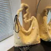 Transfronterizo 2026 Nuevo Estilo Casual para Viajes Cotidianos Relajado Gran Capacidad Bolso Peludo Bolso de Hombro Cruzado para Mujer Bolso Tote Peludo