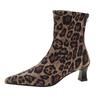 Botas de Tornozelo de Bico Fino Tamanho Grande Estilo Europeu e Americano Outono 2026 para Mulheres, Salto Fino Elásticas Slip-On Salto Médio Estampa de Leopardo Botas da Moda