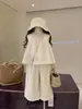 Conjunto Cómodo de Algodón y Lino para Niñas Verano 2025 Chaleco sin Mangas Bordado con Encaje y Pantalones Rectos de Pierna Ancha con Volantes para Bebé