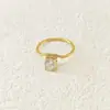 Anel Redondo de Diamante Único para Mulheres, Moda de Luxo Leve Europeia e Americana, Temperamento Elegante, Anel Personalizado de Aço Titânio, Joia para Mão Feminina, Atacado Transfronteiriço