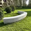 Las bordillos curvos de granito blanco sésamo se pueden hacer a medida.; Las piedras de bordillo curvas para exteriores con acabado pulido al fuego y diseño de lichi están disponibles en el fabricante.