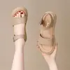 Sandalias planas romanas para mujer, nuevo modelo verano 2026, sencillas y versátiles, suela suave, cómodas para los pies, con cierre de velcro, zapatos de playa