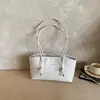 Bolsa de Ombro Retro de Grande Capacidade para Mulheres 2026 Nova Moda Bolsa de Ombro Simples e Única Bolsa Tote de Mão