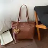 Bolsa Tote Grande Capacidade Fashionável para o Dia a Dia Nova Coleção Primavera 2026 Vintage Simples Elegante Casual Bolsa de Ombro Tendência