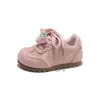 Zapatillas de entrenamiento alemanas para niños 2026 primavera y otoño nueva versión coreana para niñas fresa pequeña champiñón zapatillas deportivas casuales zapatillas para correr de moda
