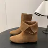 Botas Curtas Retrô de Cano Curto para Mulheres Sola Plana de Calçar Estilo Coreano Outono/Inverno 2026 Novas Botas de Couro Moda Camurça Cano Médio Macias