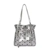 Bolso de mano tipo cubo versátil de lunares estilo coreano, estilo simple para el día a día, para mujer, alto atractivo estético, femenino, moderno, para llevar al hombro y cruzado