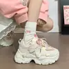 Sapatos Leves Femininos Design de Borboleta Tênis Pai Tendência Ins 2025 Novo Estilo Quente Sapatos Femininos de Outono Tênis Esportivos de Solado Grosso para Mulheres
