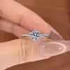 Anel Fashionável de Prata de Lei S925 com Microincrustação de Moissanita, Anel Doce em Forma de Coração com Seis Garras, Joia Feminina de Luxo Leve e Elegante