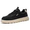 Zapatillas casuales retro de cuero para hombre, nuevos modelos de primavera y otoño, suela gruesa, antideslizantes, resistentes al desgaste, adecuadas para ir al trabajo y la oficina, zapatillas deportivas para hombre