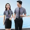 Camisa listrada estilo unissex para homens e mulheres, verão, formal, roupa de trabalho, manga curta, camisa profissional, temperamento, logotipo bordado