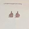 Brincos Pequenos de Laço de Amor com Gotejamento de Óleo Rosa Design de Nicho Feminino Sensação de Alto Padrão Brincos Simples Personalizados de Luxo Leve