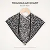 Bufanda Triangular de Punto a Cuadros Blanco y Negro Nueva para Otoño e Invierno con Hebilla Magnética, Bola Dorada Pequeña, Chal Protector de Cuello de Alta Gama