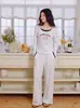 (Bunai VIP) Conjunto de pijama de três peças com design original para outono e inverno, com mangas compridas e calças compridas, moderno para mulheres, pode ser usado fora de casa
