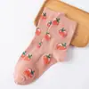 Calcetines de fresa japoneses 2021 nuevos calcetines de boca de burbuja rosa calcetines para mujer otoño e invierno estilo académico dulce calcetines de algodón al por mayor