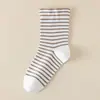 Industria de Calcetines Zhuji: Calcetines posparto para mujer para otoño e invierno, cálidos, holgados, para uso en casa, calcetines de dormir de algodón puro a rayas hasta la mitad de la pantorrilla para mujeres embarazadas, venta al por mayor