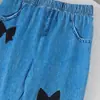 Conjunto infantil exclusivo transfronterizo de INS: Camiseta de manga corta con pajarita + pantalones acampanados azules, elegante y a la moda, directamente de la fábrica original