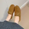 Mocasines casuales y versátiles para mujer estilo Birkenstock, nueva colección otoño 2026, con hebillas metálicas, tacón oculto y una estética retro de "viejo dinero".