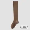 Meias de cano alto pretas para mulheres, estilo outono e inverno, meias compridas de algodão para primavera, espessadas, compressão micro para afinar, meias acima do joelho, primavera e outono
