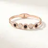 Nova Pulseira de Aço Titânio com Preço Especial para Mulheres em Formato de C Fashionável com Diamantes Resistente à Cor Alta Qualidade Joia para Melhor Amiga