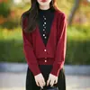 Suéter de Cuello Alto Medio Estilo Universitario Retro con Tapeta de Color Contrastante, Diseño Falso de Dos Piezas, Botones Coloridos, Lana Fina, Versátil para Otoño e Invierno