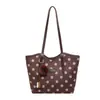 Bolsa tote de bolinhas de alta qualidade e grande capacidade para mulheres, novo estilo 2026, retrô, design de nicho, bolsa de ombro moderna para o dia a dia