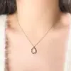Collar Circular de Lujo Ligero para Mujer 2026 Nuevo Modelo Popular Exquisita Cadena para Clavícula Elegante de Gama Alta Estilo Minimalista Simple Colgante