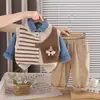 Traje para Niños Primavera y Otoño Nuevo Elegante de Moda Chaleco Suéter Camisa Conjunto de Tres Piezas Ropa de Otoño Guapa para Niños