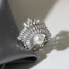 Anillo Geométrico Irregular de Cobre Incrustado con Circonita de Nuevo Estilo Lujo Ligero Transfronterizo Europeo y Americano para Mujer Personalidad Anillo de Dedo Hueco Simple Venta al por Mayor