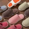 Pantuflas de Algodón al por Mayor para Mujer Invierno 2025 Nuevas Pantuflas de Algodón para el Hogar para Parejas Hogar Interior Antideslizantes Pantuflas de Lana para Hombre Otoño e Invierno