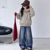 Abrigo Suéter con Cuello de Piel Grande para Niñas Invierno 2026 Estilo Nuevo Niños Medianos y Grandes Bolsillo de Parche Cardigan Tejido Holgado Engrosado
