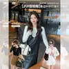 Camiseta básica de punto de color liso para mujer, corte ajustado, nuevo estilo primavera y otoño 2025, suéter elegante de cuello redondo, top de manga larga para usar en capas o como prenda exterior
