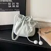 2026 Nuevo Bolso Cubo con Cordón de Diseño de Nicho para Mujer Bolso Sencillo Versátil de Hombro Cruzado Bolso de Moda de Gama Alta para Viajes