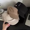 Gorra de béisbol retro estilo coreano de algodón y lino, tamaño grande para la cabeza, visera plana para mujer, moda de primavera y otoño, versátil con remaches, hace que la cara se vea más pequeña, sombrero de equitación