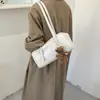 Bolso de mano de cuero encerado de alto valor estilo INS 2026 nuevo elegante versátil de un solo hombro gran capacidad para ir al trabajo axila