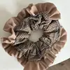 Pañuelo Cuadrado de Satén Beige de Alta Gama para Atar el Cabello con un Patrón de Estrellas, Elegante Banda Cuadrada para el Cabello para Cola de Caballo Baja