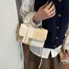 Bolso retro de nicho para mujer, nuevo bolso cuadrado pequeño casual de moda otoño 2026, bolso de hombro con textura de alta calidad