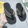 Chinelos Masculinos de Verão Novo Estilo, Sandálias de Praia Tendência Personalidade para Exterior, Sandálias de Dedo, Chinelos Antiderrapantes para Exterior