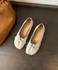 Zapatos planos retro de piel de oveja con lazo desgastado y punta dividida, bailarinas cómodas y de suela suave para mujer, zapatos de punta baja de un solo color