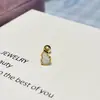 Pendientes de Acero de Titanio con Cierre de Rosca de Oro de 18 Quilates, Tornillos Creativos Pequeños para Cartílago, Elegantes y Versátiles para Mujeres