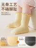 Calcetines de algodón peinado para bebé hasta la mitad de la pantorrilla en colores de caramelo, sin costuras, de ajuste holgado, no apretados, con bordes rizados, adecuados tanto para niños como para niñas
